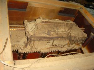仏壇の洗濯（クリーニング）分解の写真　仏壇の屋根